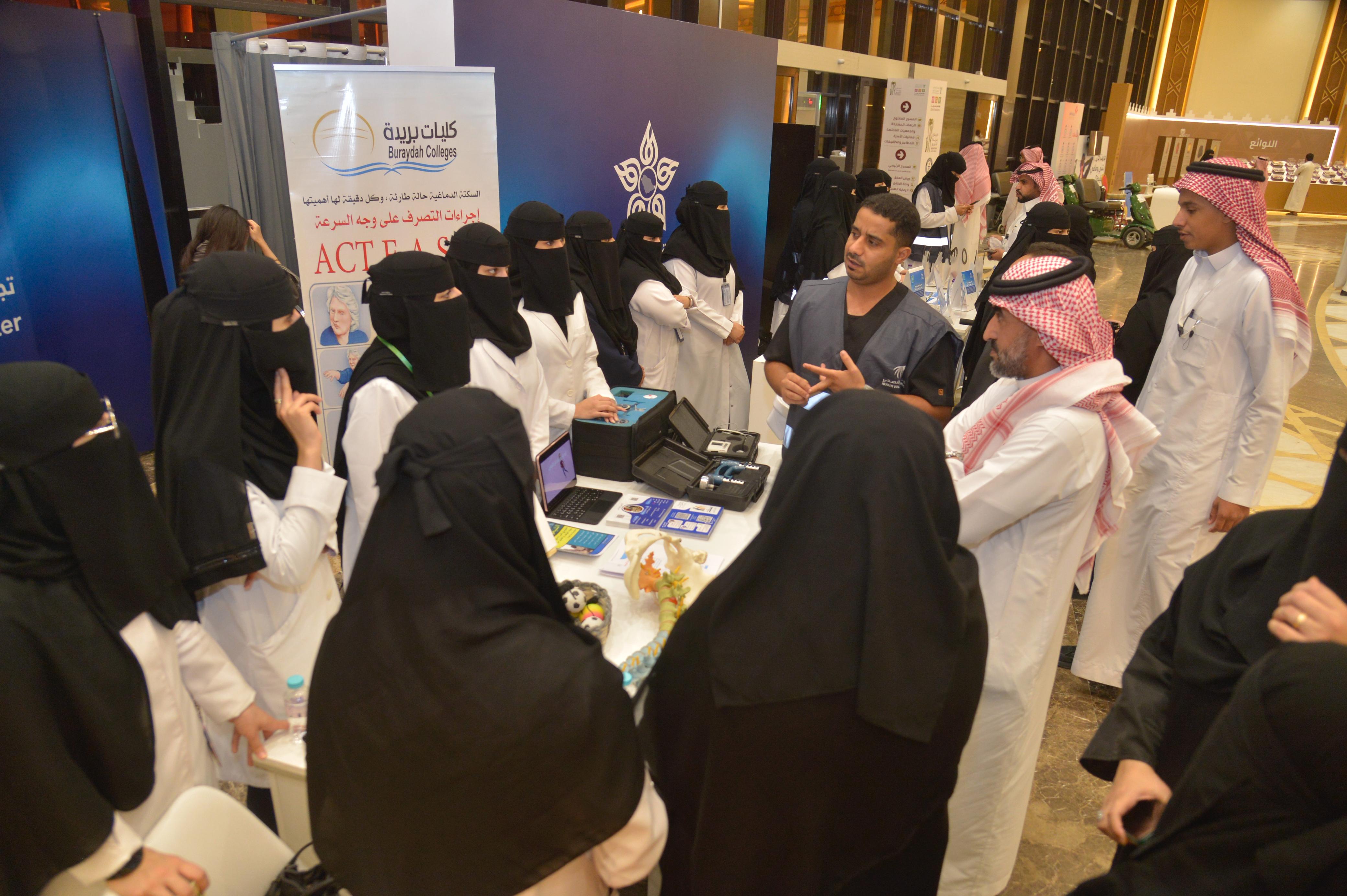 "رحلة نحو التعافي" قسم العلاج الطبيعي بمركز الأمير فيصل بن بندر للأورام يشارك في كرنفال التمور