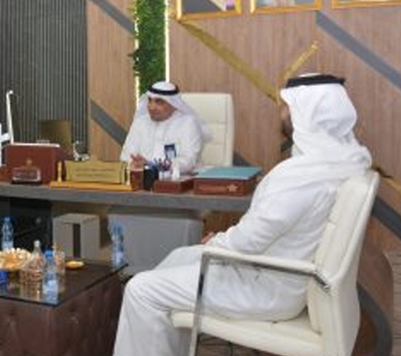 نيابةً عن سمو أمير القصيم .. الوكيل المساعد للشؤون الأمنية  يعايد مرضى مستشفى بريدة المركزي