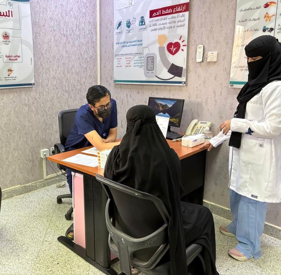 “عيادة التوقف الواحد” للكشف المبكر عن سرطان القولون تخدم أكثر من 2000 مستفيد في قطاع الصحة العامة بالرس خلال النصف الأول من 2025م
